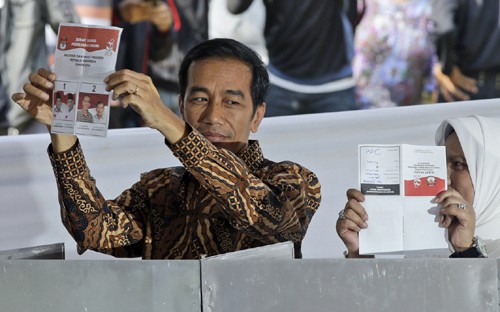 Победу на выборах президента Индонезии одержал губернатор Джакарты Джоко Видодо - ảnh 1
