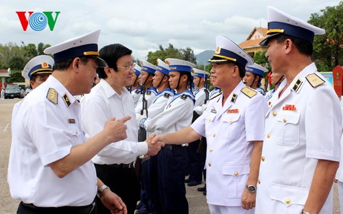 Президент СРВ Чыонг Тан Шанг посетил подразделения ВМС в Камране - ảnh 2