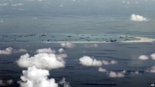 Филлипины подтвердили продолжение полётов над спорной акваторией в Восточном море - ảnh 1