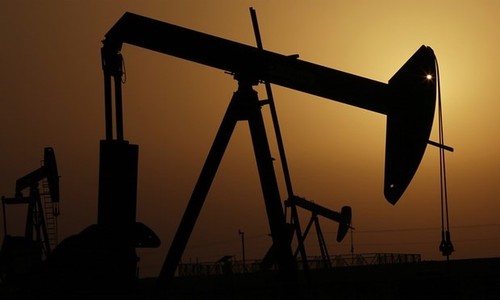 Мировые цены на нефть продолжают снижаться - ảnh 1