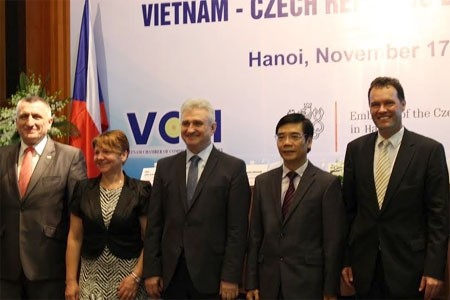 Расширяются возможности инвестиционного сотрудничества между Вьетнамом и Чехией - ảnh 1