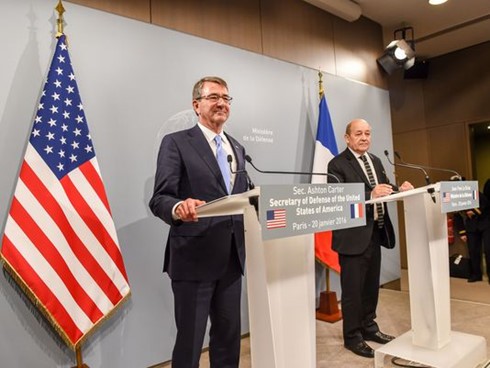 Министры обороны 7 стран обсудили в Париже борьбу с ИГ в соцсетях  - ảnh 1