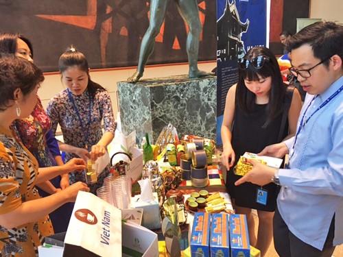 Вьетнам принимает участие в международном фестивале чая и кофе  - ảnh 1