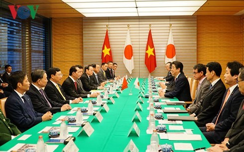 Президент Вьетнама Чан Дай Куанг провёл переговоры с премьером Японии Синдзо Абэ - ảnh 2