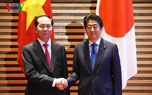 Президент Вьетнама Чан Дай Куанг провёл переговоры с премьером Японии Синдзо Абэ - ảnh 1