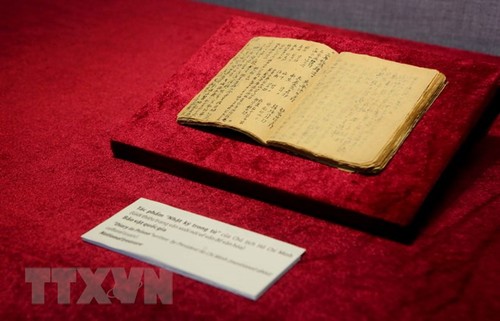 Открылась выставка, посвященная развитию литературы и искусства Вьетнама в 1945-1954 гг. - ảnh 1