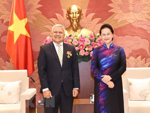 Председатель Нацсобрания Нгуен Тхи Ким Нган приняла послов, завершивших срок своих полномочий во Вьетнаме - ảnh 3