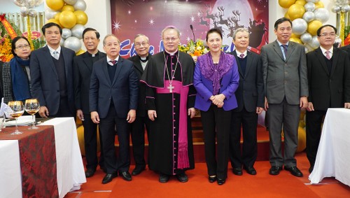 Руководители Партии, Государства и НС СРВ поздравили католиков с наступающим Рождеством и 2021 годом - ảnh 1