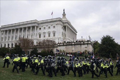 Предъявлены обвинения 55 лицам в связи с беспорядками в Вашингтоне - ảnh 1