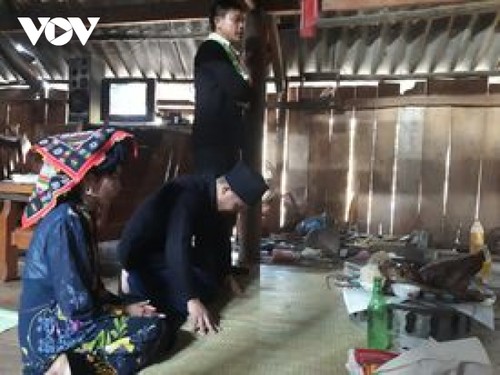 Своеобразная традиция народности тхай на северо-западе Вьетнама: жених остаётся в доме невесты на несколько лет после свадьбы - ảnh 1