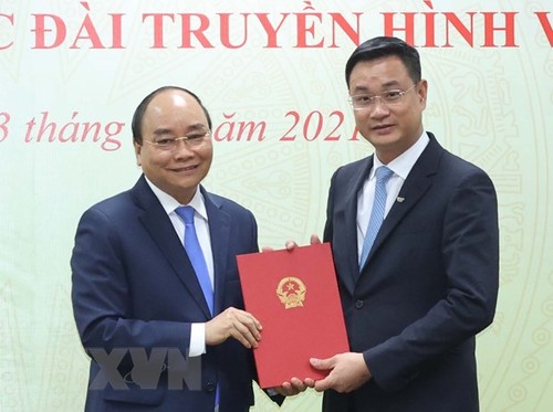 Премьер-министр Нгуен Суан Фук вручил решение о назначении генерального директора Национального телевидения Вьетнама  - ảnh 1