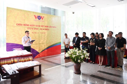 Радио «Голос Вьетнама» открыло Неделю книги 2021  - ảnh 1