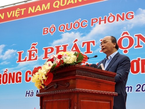 Президент Вьетнама Нгуен Суан Фук принял участие в церемонии объявления о начале акции по посадке деревьев в знак благодарности президенту Хо Ши Мину - ảnh 1