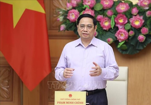 Премьер-министр Фам Минь Чинь: Необходимо ускорить освоение госинвестиций в сочетании с борьбой против групповых интересов  - ảnh 1