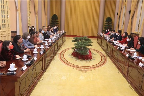 Вице-президент Во Тхи Ань Суан приняла женщин-послов и поверенных в делах диппредставительств стран во Вьетнаме  - ảnh 1