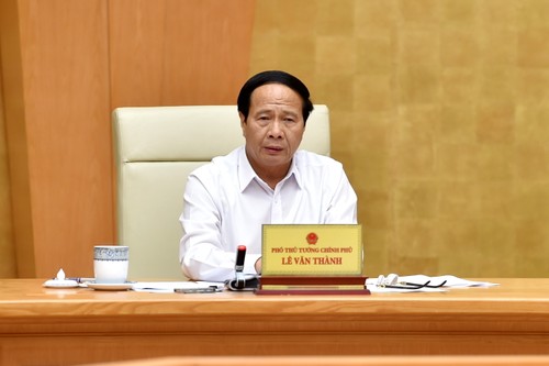 Вице-премьер Ле Ван Тхань потребовал от провинции Бакзянг в срочном порядке восстановить производство и взять под контроль эпидситуацию - ảnh 1