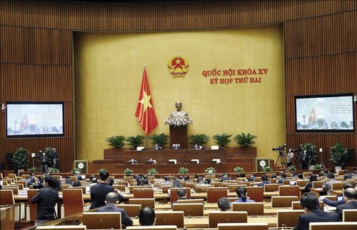 2-я сессия Нацсобрания Вьетнама 15-го созыва: продолжается обсуждение вопросов судебной работы и борьбы с коррупцией - ảnh 1