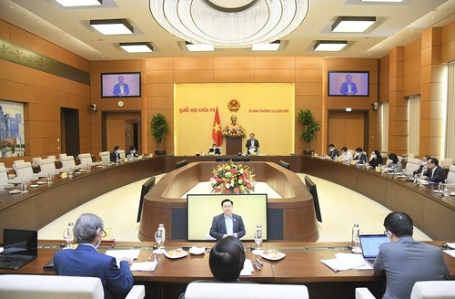 Председатель Нацсобрания Выонг Динь Хюэ: необходимо дать правильную оценку воздействию COVID-19 для поиска эффективных мер по стабилизации экономики  - ảnh 1