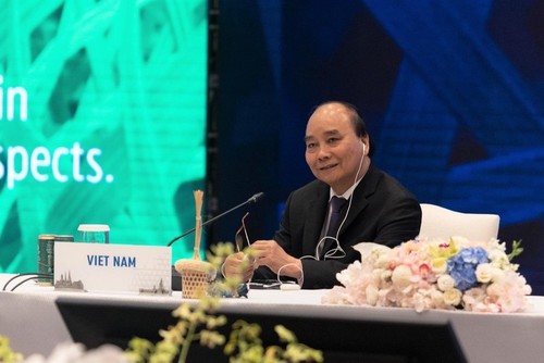 Президент Нгуен Суан Фук принял участие в церемонии закрытия 29-го саммита АТЭС  - ảnh 1