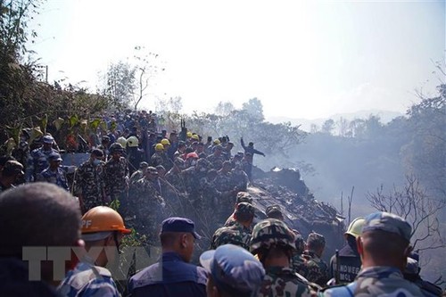 Не менее 40 человек погибли в результате крушения пассажирского самолета в Непале - ảnh 1