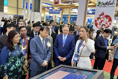 В Ханое открылась международная торгово-промышленная выставка Vietnam Expo 2023. - ảnh 1
