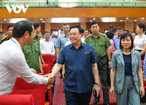 Председатель Нацсобрания Выонг Динь Хюэ встретился с избирателями города Хайфона  - ảnh 1