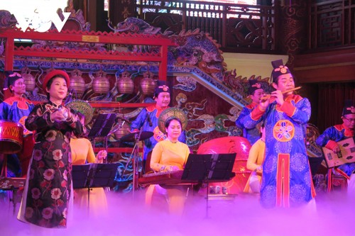 Сохранение и развития ценностей придворной музыки “Ня-ньак” города Хюэ - ảnh 1