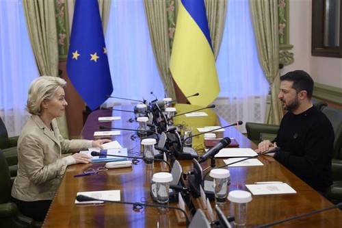 Евросоюз рекомендует начать переговоры по вступлению Украины в союз - ảnh 1