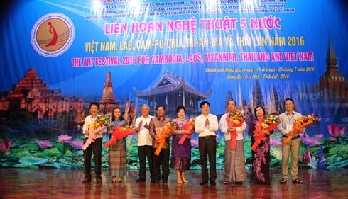 越老柬缅泰五国艺术节开幕 - ảnh 1