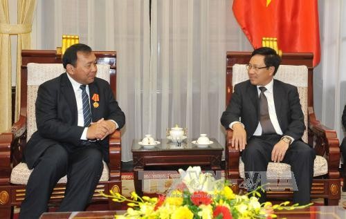越南政府副总理兼外长范平明会见柬埔寨和德国驻越大使 - ảnh 1