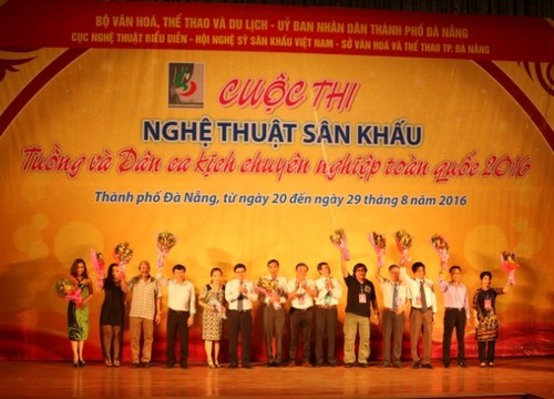 2016年越南全国职业从剧及民间歌剧艺术比赛开幕 - ảnh 1