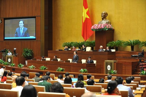 越南全国选民高度评价教育培训部部长冯春雅回答质询的内容 - ảnh 1