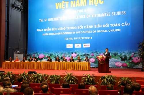 越南政府副总理武德担出席第五次越南学国际研讨会 - ảnh 1