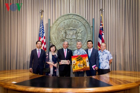越南驻美大使范光荣正式访问美国太平洋司令部和夏威夷州 - ảnh 1