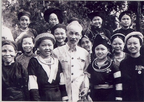 全国各地举行活动纪念越南妇联成立87周年 - ảnh 1