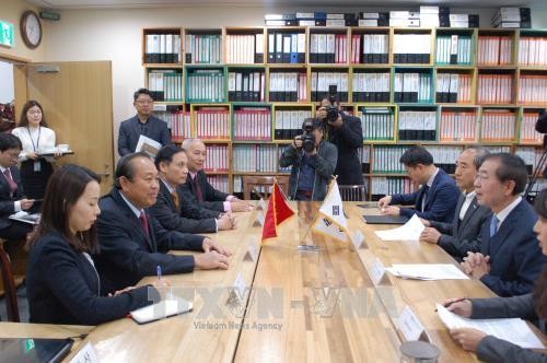 越南政府常务副总理张和平访问韩国 - ảnh 1
