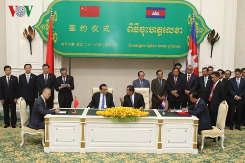 柬埔寨与中国签署多项合作协议 - ảnh 1
