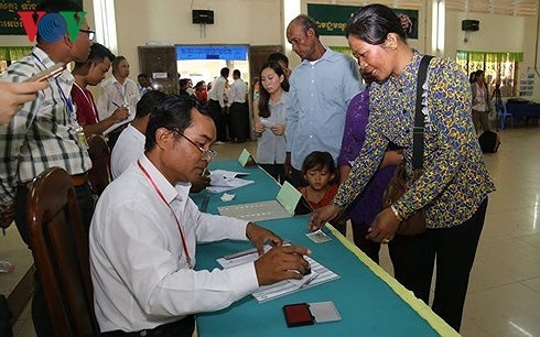 柬埔寨人民党在该国第六届国会选举中取得压倒性胜利 - ảnh 1