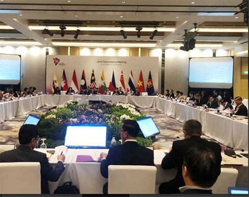 为第33届东盟峰会做准备的联合磋商会在新加坡召开 - ảnh 1