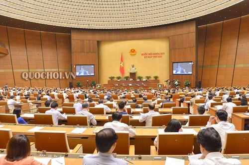 越南国会审议延长外国人入境试行签发电子签证期限 - ảnh 1