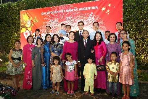 越南驻阿根廷大使馆举行2019年社区迎春活动 - ảnh 1