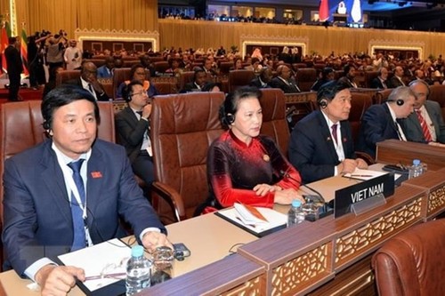 越南国会主席阮氏金银抵达卡塔尔出席各国议联第140届大会 - ảnh 1