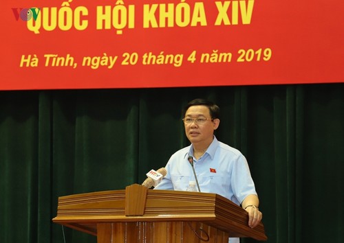 越南政府副总理王庭惠接触河静省选民 - ảnh 1