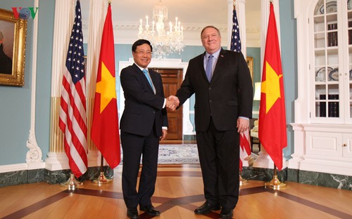 越南政府副总理兼外交部长范平明访问美国 - ảnh 1