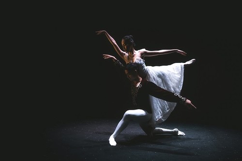 值越南俄罗斯年之际  芭蕾舞剧《吉赛尔》在越南上演 - ảnh 1
