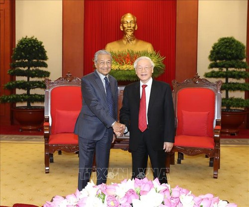 越共中央总书记、国家主席阮富仲会见马来西亚总理马哈蒂尔 - ảnh 1