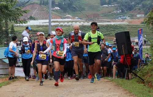 越南规模最大的山地马拉松比赛举行 - ảnh 1