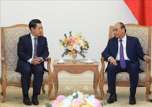 越南政府总理阮春福会见老挝外交部长沙伦赛 - ảnh 1