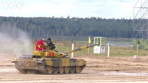 ក្រុមរថក្រោះវៀតណាមបានឈានដល់វគ្គពាក់កណ្តាលផ្តាច់ព្រ័ត្រនៃការប្រកួតព្រឹត្តិការណ៍ Tank Biathlon 2020 - ảnh 1