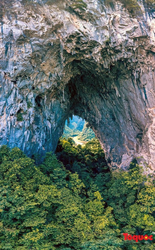 La belleza de la montaña “Ojo divino” en Cao Bang - ảnh 4